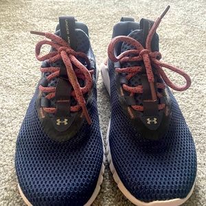 Under Armour size 6 athletic shoes